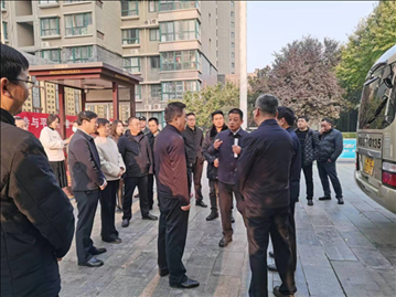 市級民主監督組蒞臨書香河畔小區檢查指導大氣污染防治工作